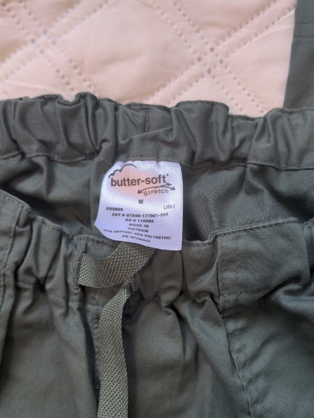 Unbranded Women's Olive Green Scrub Top and Pants Set - Picture 4 of 15